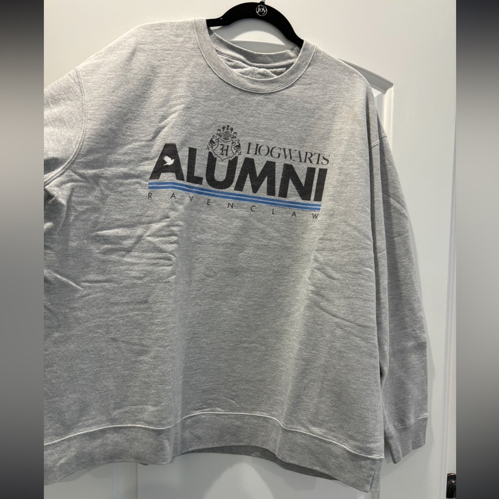 Hogwarts Ravenclaw Alumni Sweatshirt - Picture 4 of 5